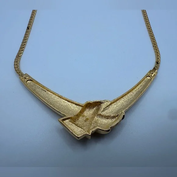 Vintage Avon Gold-Tone Knot Necklace - Picture 4 of 5